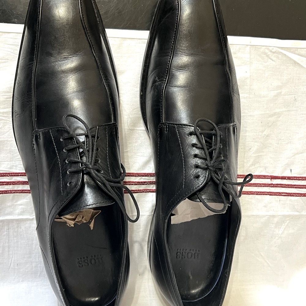 BOSS by HUGO BOSS leather shoes excellent condition all leather  size 11